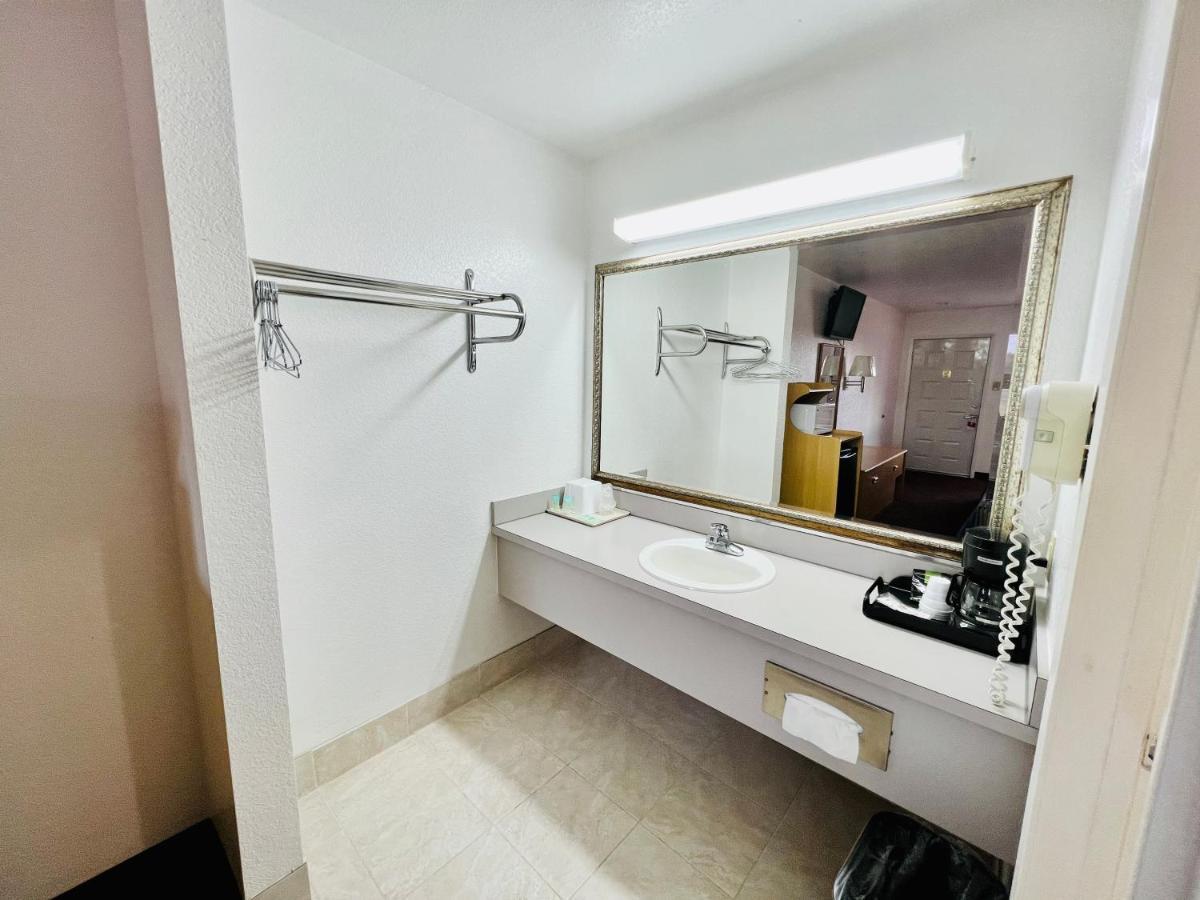 Greystone Inn Bridgeport Bagian luar foto